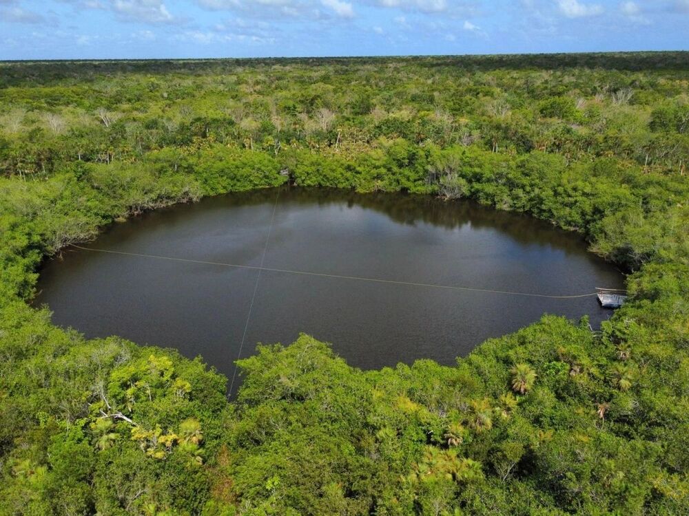 Cenote desde el cielo